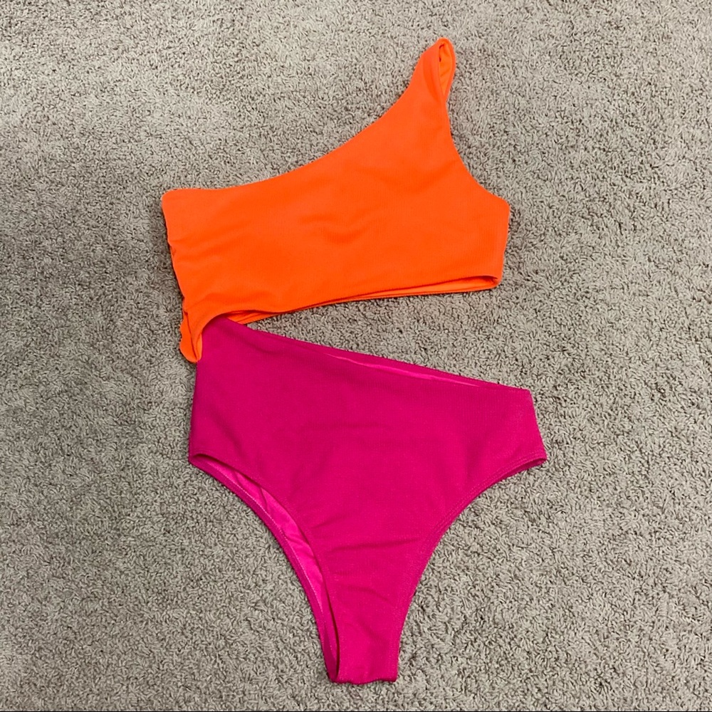 🆕 Two Tone Ribbed One Piece Cut Out Swimsuit NWOT